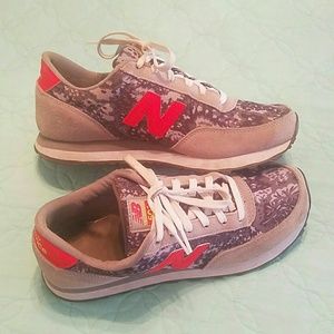 💙⚁New balance 501 sport shoes!! Size 9 in women